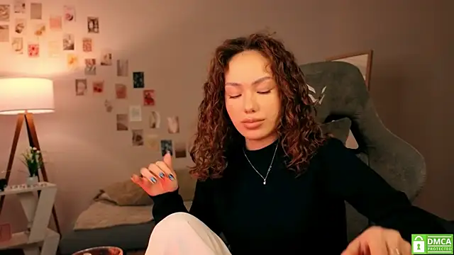 Snapshot of branchwithflowerss chatting on 28, 10, 2025 branchwithflowerss online show from 28, 10, 2025