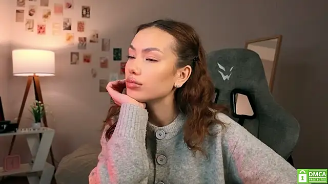 Snapshot of branchwithflowerss chatting on 18, 11, 2025 branchwithflowerss online show from 18, 11, 2025