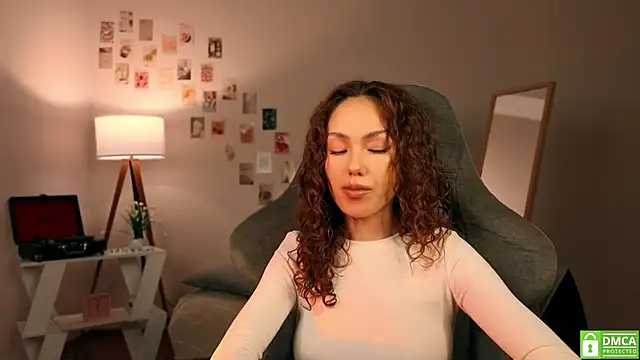 Snapshot of branchwithflowerss chatting on 19, 11, 2025 branchwithflowerss online show from 19, 11, 2025