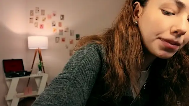 Snapshot of branchwithflowerss chatting on 28, 11, 2025 branchwithflowerss online show from 28, 11, 2025