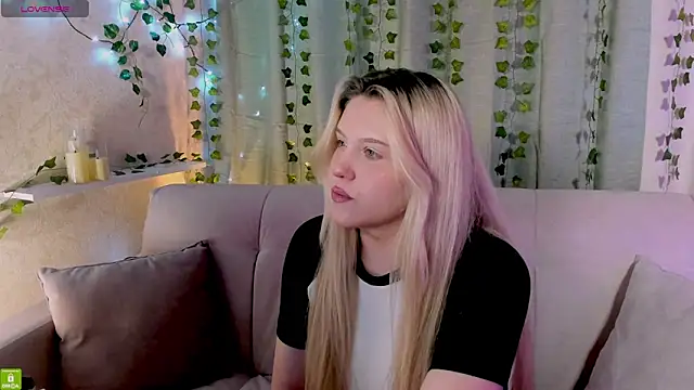 Malisha kiss online show from 4, 4, 2026