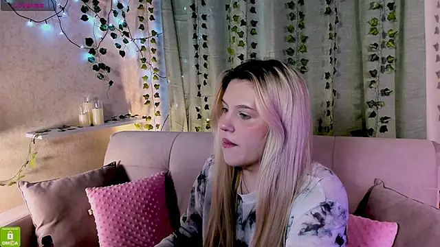 Malisha kiss online show from 8, 4, 2026