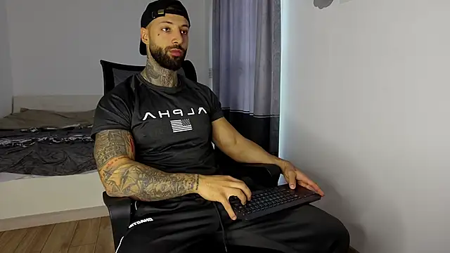 Snapshot of MasculineGuy99 chatting on 6, 11, 2025 MasculineGuy99 online show from 6, 11, 2025