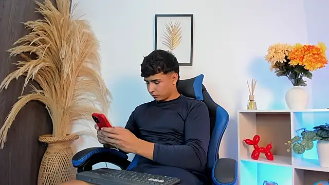 Thiago Connor21 online show from 5, 4, 2026