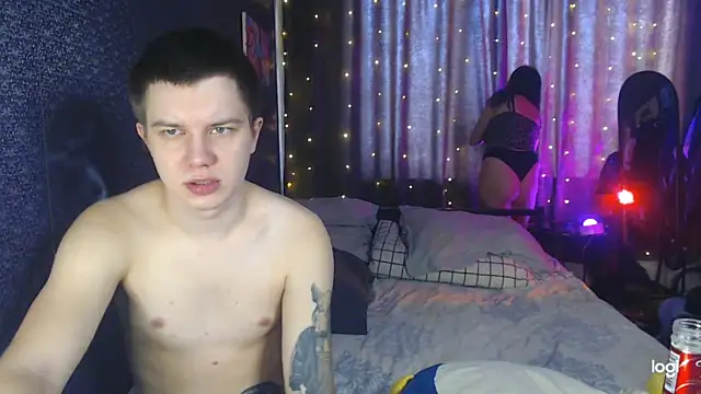 Snapshot of Mark_and_Wendy chatting on 18, 12, 2025 Mark and Wendy online show from 18, 12, 2025