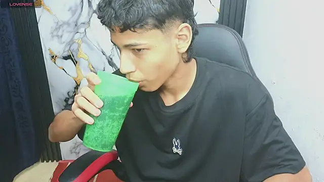 Snapshot of Im_david02 chatting on 6, 1, 2026 Im david02 online show from 6, 1, 2026