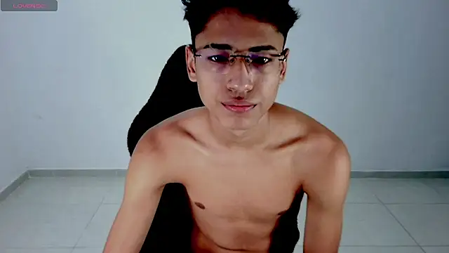 Im david02 online show from 8, 4, 2026