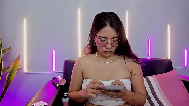 Snapshot of Jules_Angel chatting on 14, 11, 2025 Jules Angel online show from 14, 11, 2025