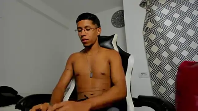 Snapshot of MaxVibe420 chatting on 15, 10, 2025 MaxVibe420 online show from 15, 10, 2025