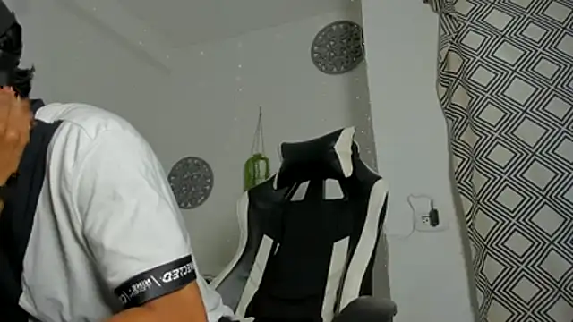 Snapshot of MaxVibe420 chatting on 21, 10, 2025 MaxVibe420 online show from 21, 10, 2025