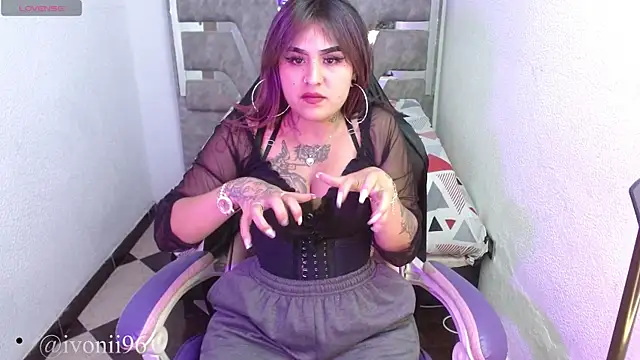 Snapshot of ivoni chatting on 11, 11, 2025 ivoni online show from 11, 11, 2025