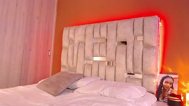 Snapshot of Emily_knights chatting on 6, 2, 2026 Emily knights online show from 6, 2, 2026