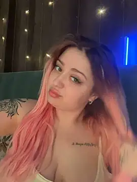 KellyMoors online show from 1, 12, 2025