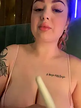 KellyMoors online show from 4, 12, 2025