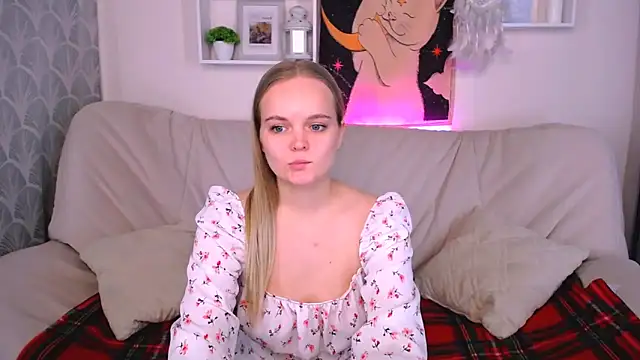 Snapshot of MargoBlonde chatting on 6, 10, 2025 MargoBlonde online show from 6, 10, 2025