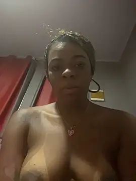 Snapshot of Priihmedeiros chatting on 5, 8, 2026 Priihmedeiros online show from 5, 8, 2026