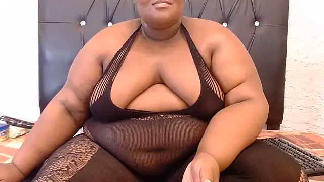 Snapshot of LadyBear2002 chatting on 6, 6, 2026 LadyBear2002 online show from 6, 6, 2026