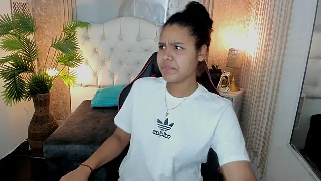 Snapshot of AriaVega chatting on 10, 4, 2026 AriaVega online show from 10, 4, 2026