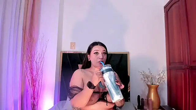 Snapshot of LilithEsme chatting on 14, 10, 2025 LilithEsme online show from 14, 10, 2025