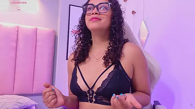 Snapshot of CamilaLevy chatting on 18, 4, 2026 CamilaLevy online show from 18, 4, 2026