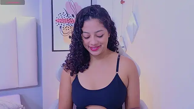 Snapshot of CamilaLevy chatting on 15, 5, 2026 CamilaLevy online show from 15, 5, 2026