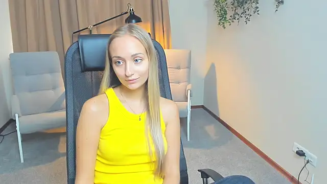 Snapshot of MikeDreese chatting on 14, 10, 2025 MikeDreese online show from 14, 10, 2025