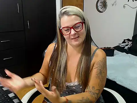 Snapshot of perlagoloza05 chatting on 15, 10, 2025 perlagoloza05 online show from 15, 10, 2025