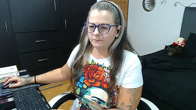 Snapshot of perlagoloza05 chatting on 28, 10, 2025 perlagoloza05 online show from 28, 10, 2025