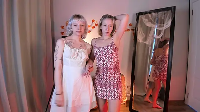 Snapshot of LollyMi chatting on 28, 10, 2025 LollyMi online show from 28, 10, 2025