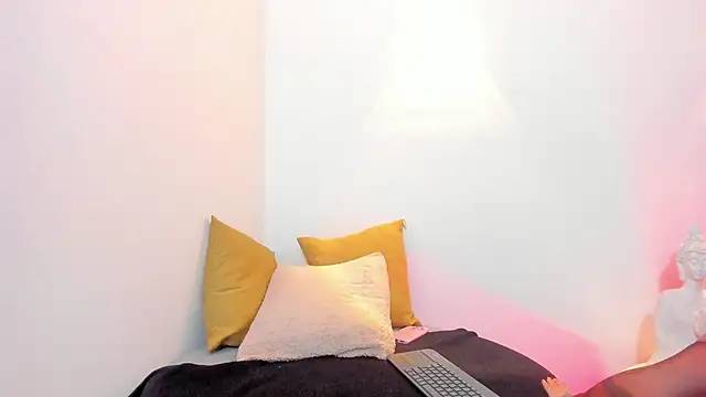 Snapshot of ZammyRossee chatting on 12, 10, 2025 ZammyRossee online show from 12, 10, 2025