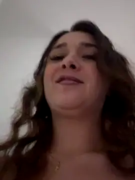 Snapshot of MayaVonDe chatting on 15, 11, 2025 MayaVonDe online show from 15, 11, 2025