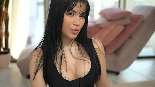 MysticLayla online show from 6, 4, 2026