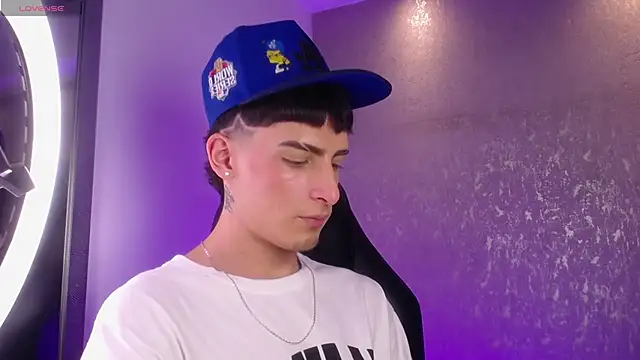 MateoMitchell online show from 20, 4, 2026