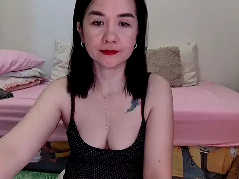 Snapshot of KissHott chatting on 18, 5, 2026 KissHott online show from 18, 5, 2026
