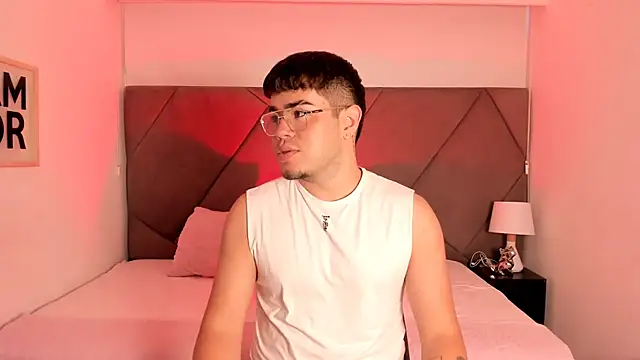Snapshot of thiago_occonor chatting on 8, 10, 2025 thiago occonor online show from 8, 10, 2025