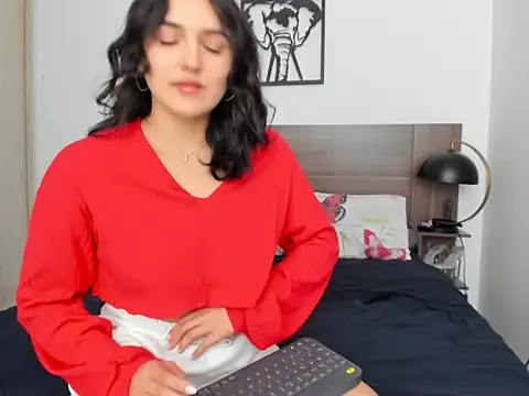 Snapshot of CutieHott chatting on 4, 10, 2025 CutieHott online show from 4, 10, 2025