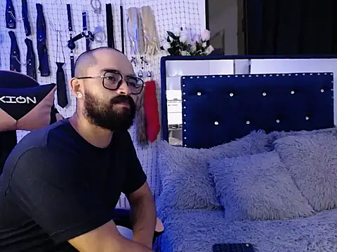 Aron and Queen Annie online show from 23, 11, 2025