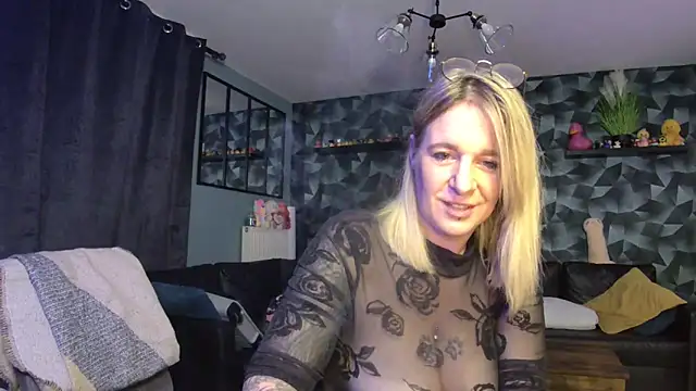 Delichieuse5 online show from 7, 10, 2025