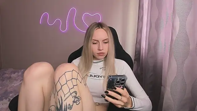 hello kittyyk online show from 24, 5, 2026