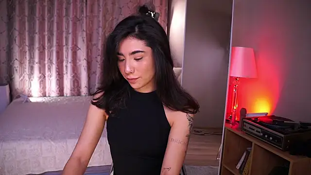 Snapshot of YokoKoko_ chatting on 5, 12, 2025 YokoKoko online show from 5, 12, 2025