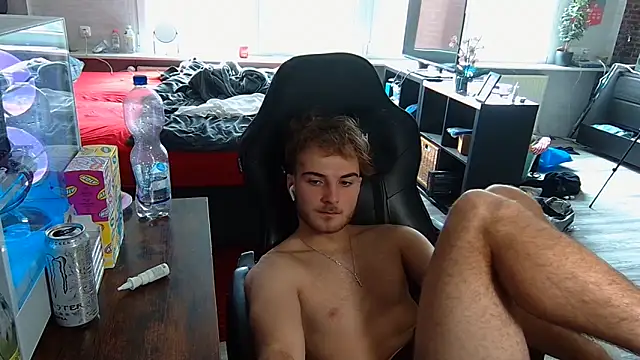 Snapshot of WolkenJunge2006 chatting on 9, 10, 2025 WolkenJunge2006 online show from 9, 10, 2025