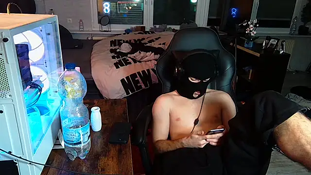 Snapshot of WolkenJunge2006 chatting on 2, 11, 2025 WolkenJunge2006 online show from 2, 11, 2025