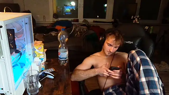 Snapshot of WolkenJunge2006 chatting on 10, 11, 2025 WolkenJunge2006 online show from 10, 11, 2025