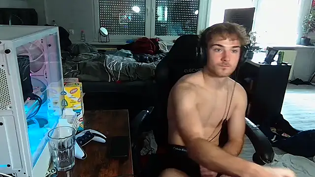 Snapshot of WolkenJunge2006 chatting on 14, 11, 2025 WolkenJunge2006 online show from 14, 11, 2025