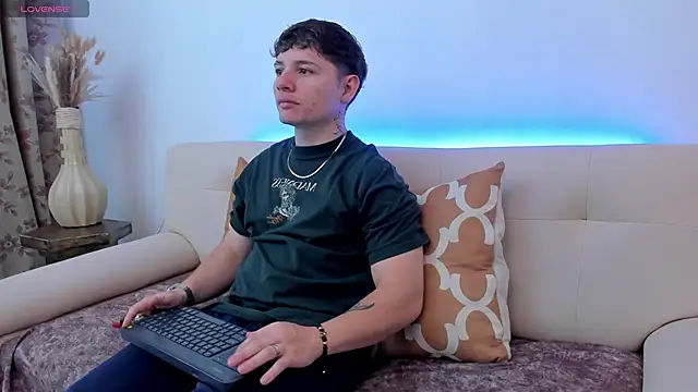 Leoo Miller online show from 17, 10, 2025