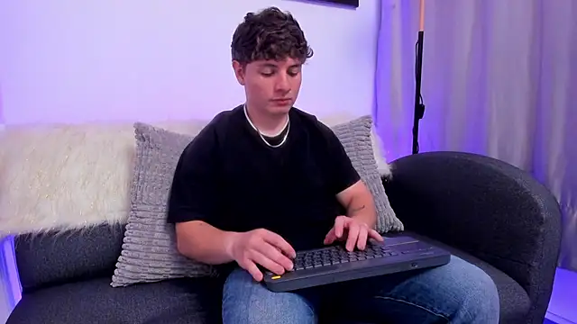 Leoo Miller online show from 3, 12, 2025