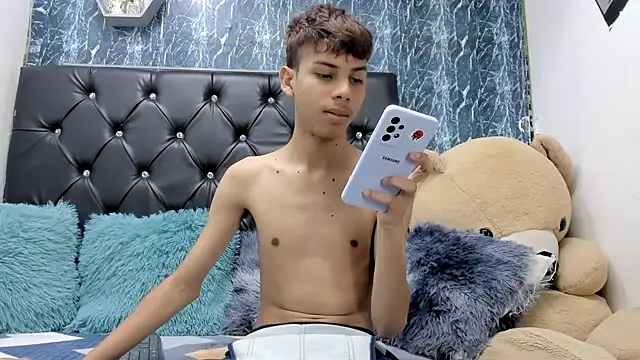 sexyboys cutex18 online show from 24, 11, 2025