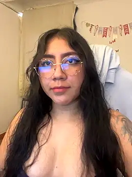 Snapshot of LoveLyy- chatting on 5, 10, 2025 LoveLyy- online show from 5, 10, 2025