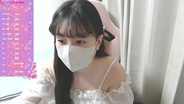 Snapshot of hinako08 chatting on 18, 12, 2025 hinako08 online show from 18, 12, 2025