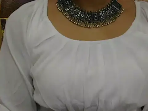 Snapshot of priti_singhaniya chatting on 3, 11, 2025 priti singhaniya online show from 3, 11, 2025